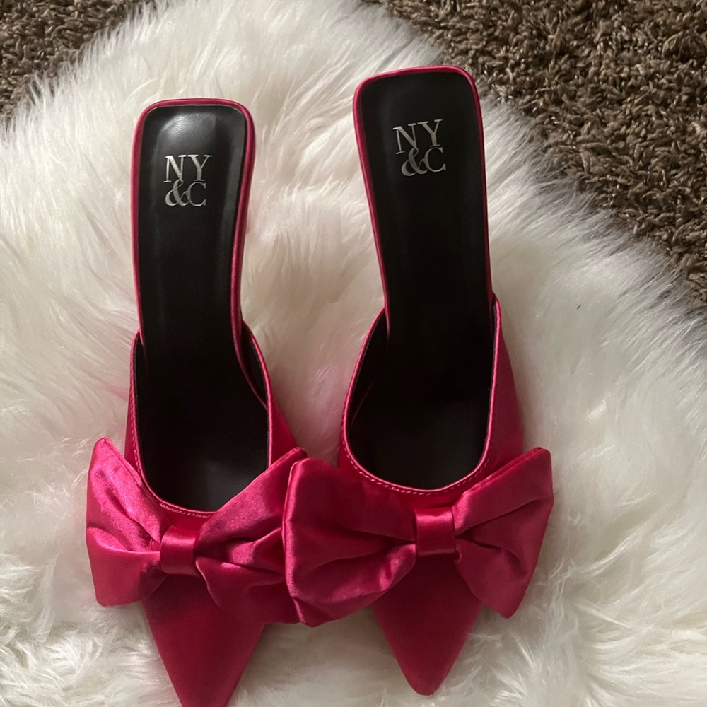 Pink bow heels
